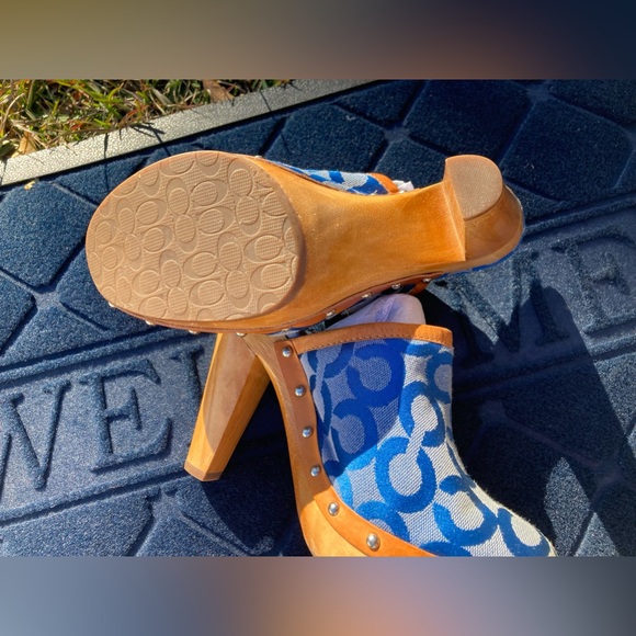 COACH Bacall Blue High Heels Clogs Wooden Platforms
Sz. 7.5 B - Picture 7 of 10